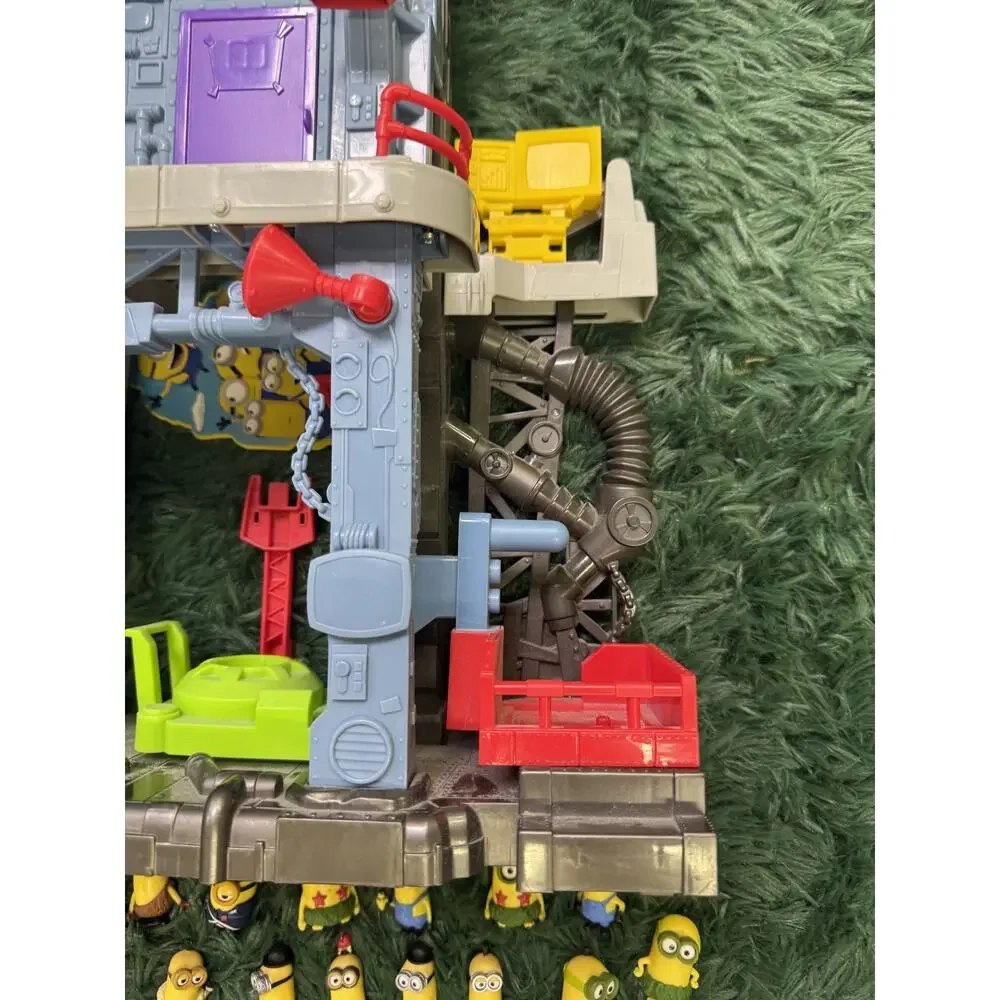 Minions Despicable Me Mega Bloks Factory Playset with 17 Minifigures Mattel